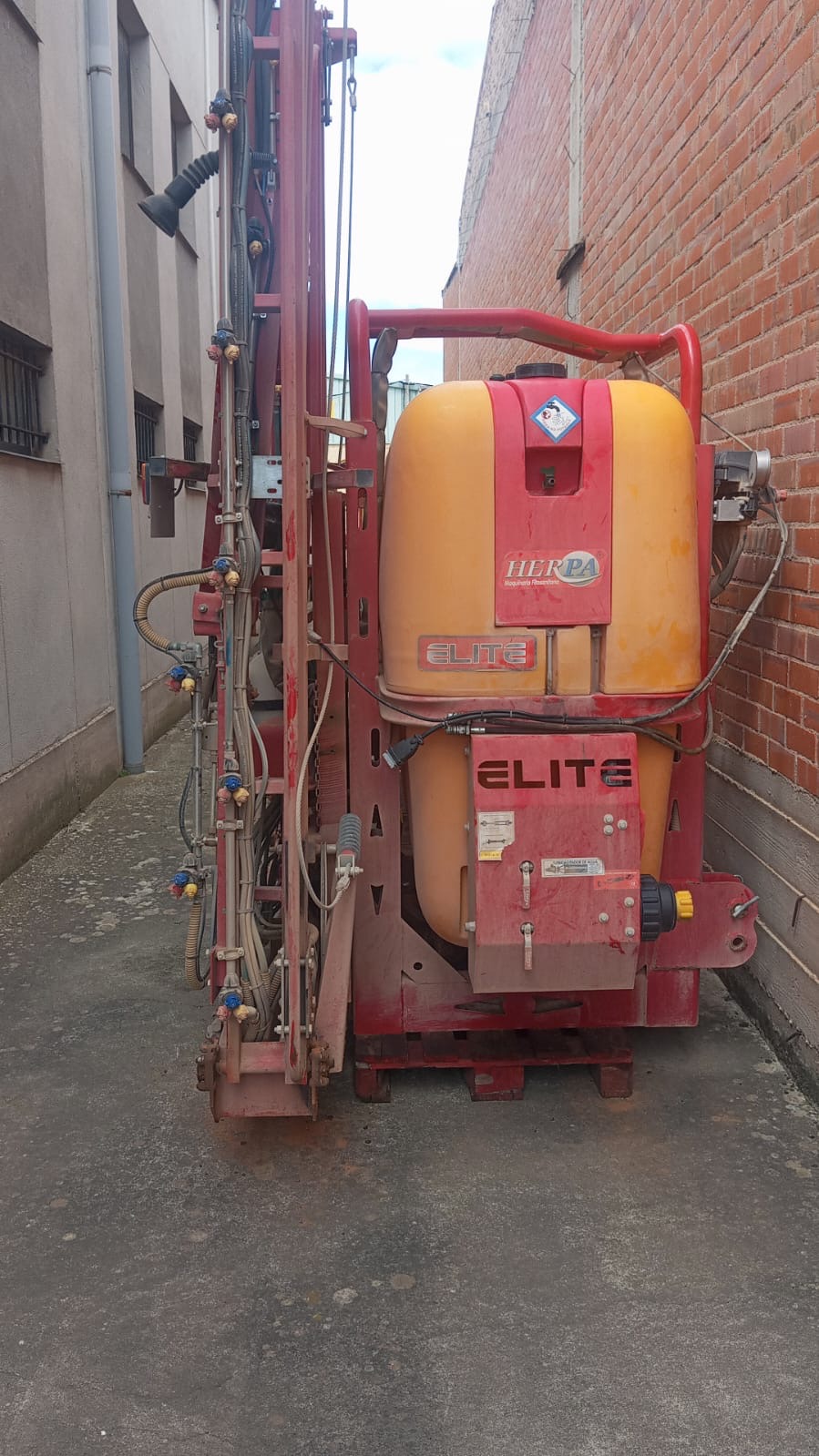 Carro_de_herbicida_marca_HERPA_talleres_clemen_lerma_burgos